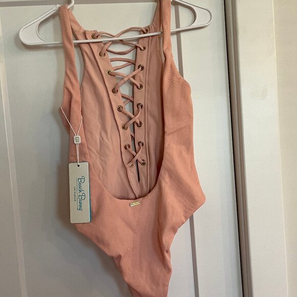 NEW w/tags (NWT) -MED- Beach Bunny Blush Pink Rib Tide Front Lace up Swimsuit - Picture 4 of 4
